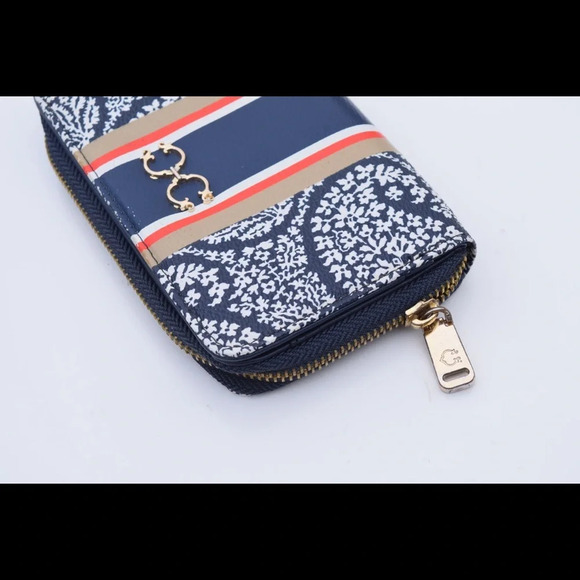 C. Wonder wallet - Picture 2 of 8